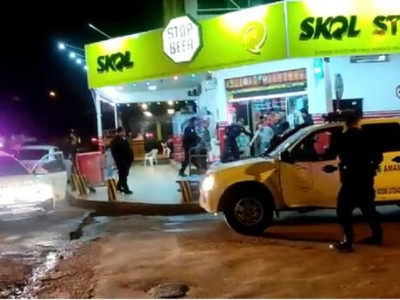 Homem é atacado a tiros quando saia de comércio na fronteira