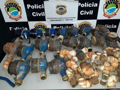 Homens são presos por furto de hidrômetros em Dourados