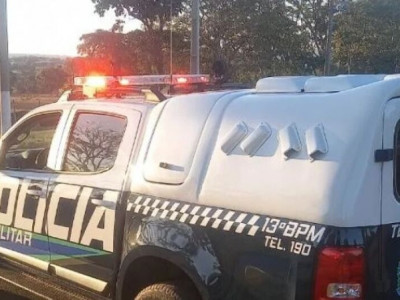 Indivíduos são presos com drogas em abordagem policial