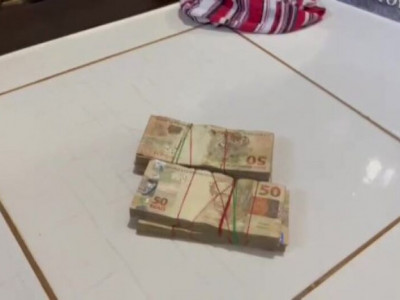 Mulher é presa com armas, veículos e R$ 20 mil em dinheiro 