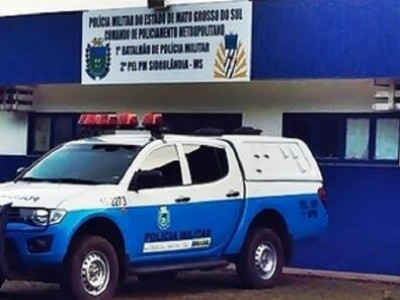 Armado com faca, homem surta e deixa duas pessoas feridas em MS