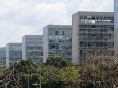 Bolsonaro fala em recriar três ministérios caso seja reeleito