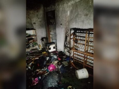 Brincadeira de criança com fósforo provoca incêndio em casa