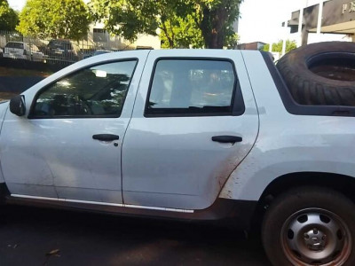 Dois são presos transportando drogas em pneu de trator