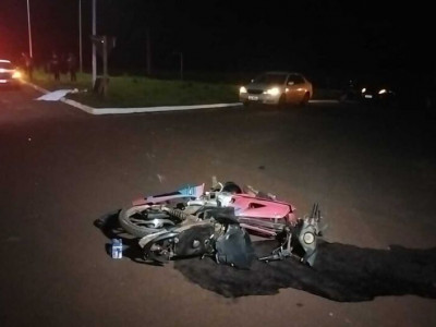 Homem morre ao bater moto contra poste na avenida Guaicurus