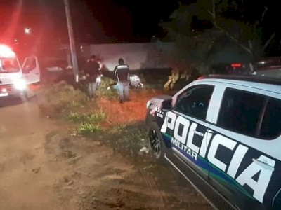 Homem não identificado é encontrado morto em terreno baldio
