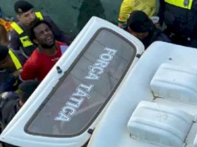Jogador sai de campo algemado em partida da Série D