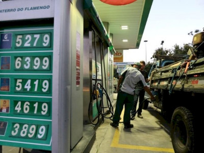 Reajuste da gasolina e do diesel passa a valer neste sábado (18) 