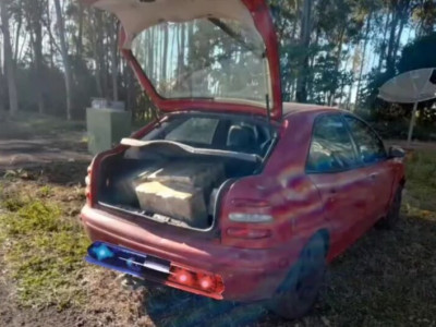 Veículo é apreendido transportando mais de 100 kg de maconha