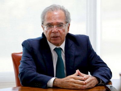 “Brasil vai crescer 2% mesmo com juros mais alto”, diz Guedes 
