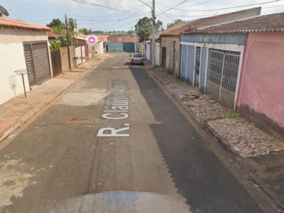 Cachorro avança e fura peito de mulher no Aero Rancho