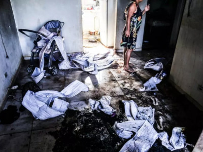 Crianças são salvas pela janela após casa pegar fogo 