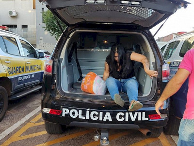 Jovem de 25 anos é presa por tráfico de drogas em Dourados