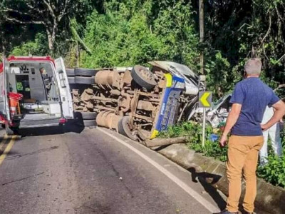 Jovem de MS tomba carreta e morre em estrada de Santa Catarina