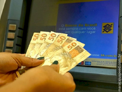 Servidores estaduais já podem sacar metade do 13° salário