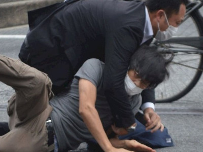 Suspeito de matar Shinzo Abe é preso pela polícia japonesa