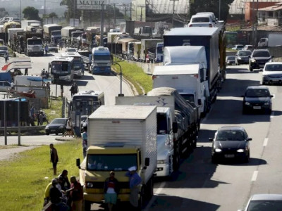 Auxílio caminhoneiro: prazo para autodeclaração vai até segunda