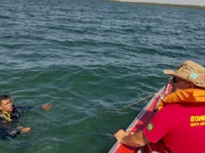 Barco com pescadores vira e homem desaparece em rio de MS