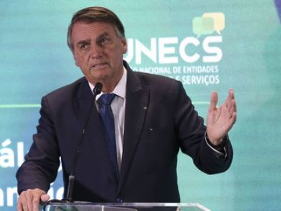 Bolsonaro diz que reajustará salário de servidores em 2023
