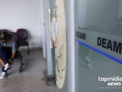 Homem agarra mulher a força no Universitário