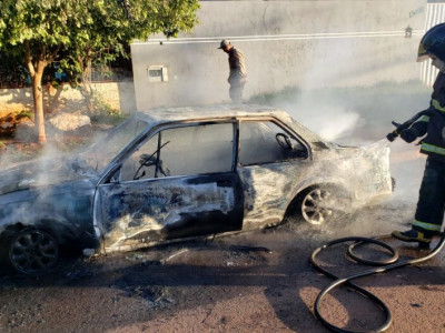 Homem incendeia veículo após ficar descontente com aquisição