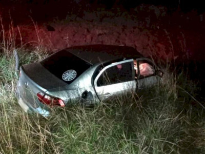 Motorista embriagado é preso após capotar veículo na BR-376