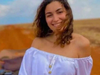 Passageira de motocicleta morre após acidente com caminhão