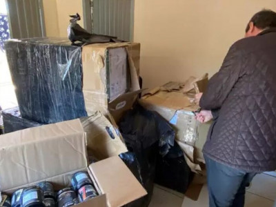 Polícia descobre depósito de contrabando e jovem acaba preso
