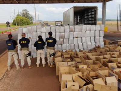 Carga de droga apreendida em caminhão baú pesou mais de 2 toneladas