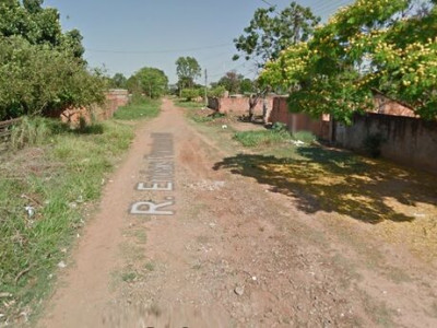 Jovem toma dois tiros na frente de casa no Jardim Macaúbas