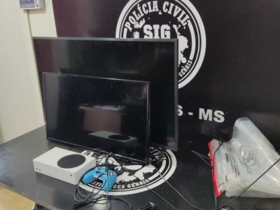 Jovens são presos após comprar TV e videogame de adolescente
