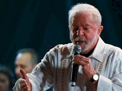 Lula promete formalizar emprego de trabalhadores de aplicativos 