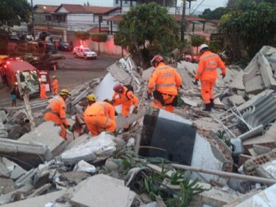 Prédio desaba e mata uma pessoa em Belo Horizonte