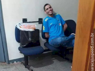 Preso 7 dias após ser solto, traficante ri em delegacia