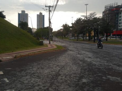 Segunda amanhece com chuvinha e alerta de tempestade em MS