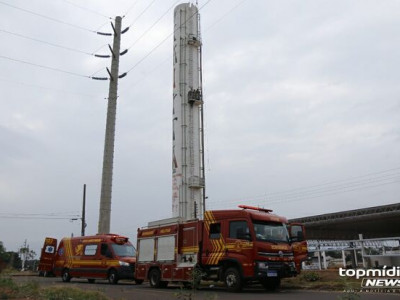 Trabalhador cai em caixa d