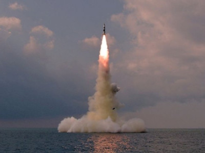 Coreia do Norte dispara míssil e deixa Japão em alerta
