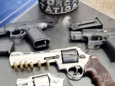 Dupla é detida com pistolas, revólveres e munições em Ponta Porã