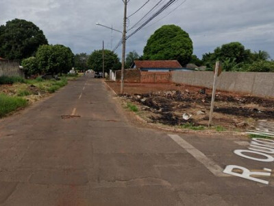 Homem é encontrado morto em calçada no Marcos Roberto