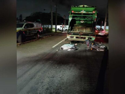 Motociclista bate em traseira de caminhão e morre em Campo Grande