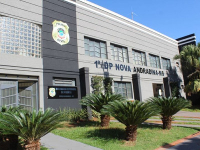 Mulher é assaltada ao informar horário para desconhecido