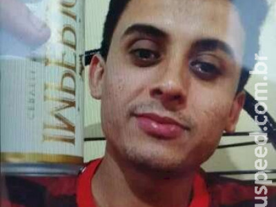 Mulher mata marido na frente de filho com faca de serra