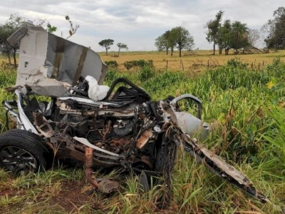 Acidente entre carro e caminhão deixa mulher morta em MS