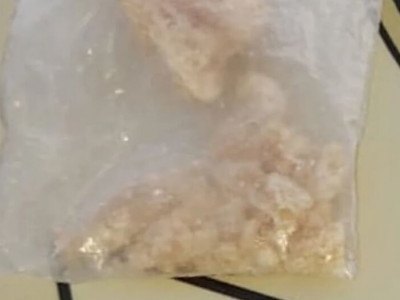 Adolescente é detido tentando fugir com porções de pasta base