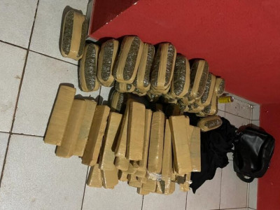 Casal é preso com 425 kg de maconha