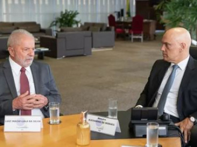 Moraes pede que Lula regulamente as redes sociais