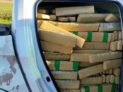 PRF apreende 1,3 tonelada de maconha e recupera caminhonete em Dourados (MS) 