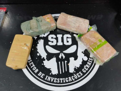 Rapaz é preso com pasta base escondida em casa