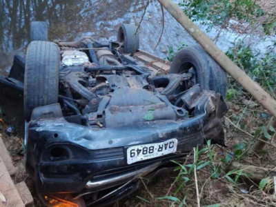 S10 cai da ponte e três morrem em Bonito