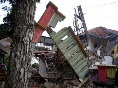 Sobe para 162 o número de mortos após terremoto na Indonésia